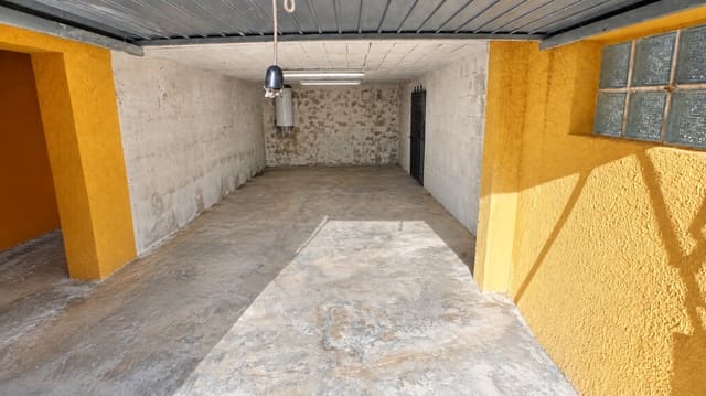 2 sovrum Villa till salu i Orba med pool garage - 370 000 € (Ref: 9481596)