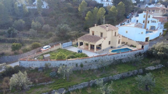 4 bedroom Villa for sale in Orba with pool garage - € 450,000 (Ref: 9511368)