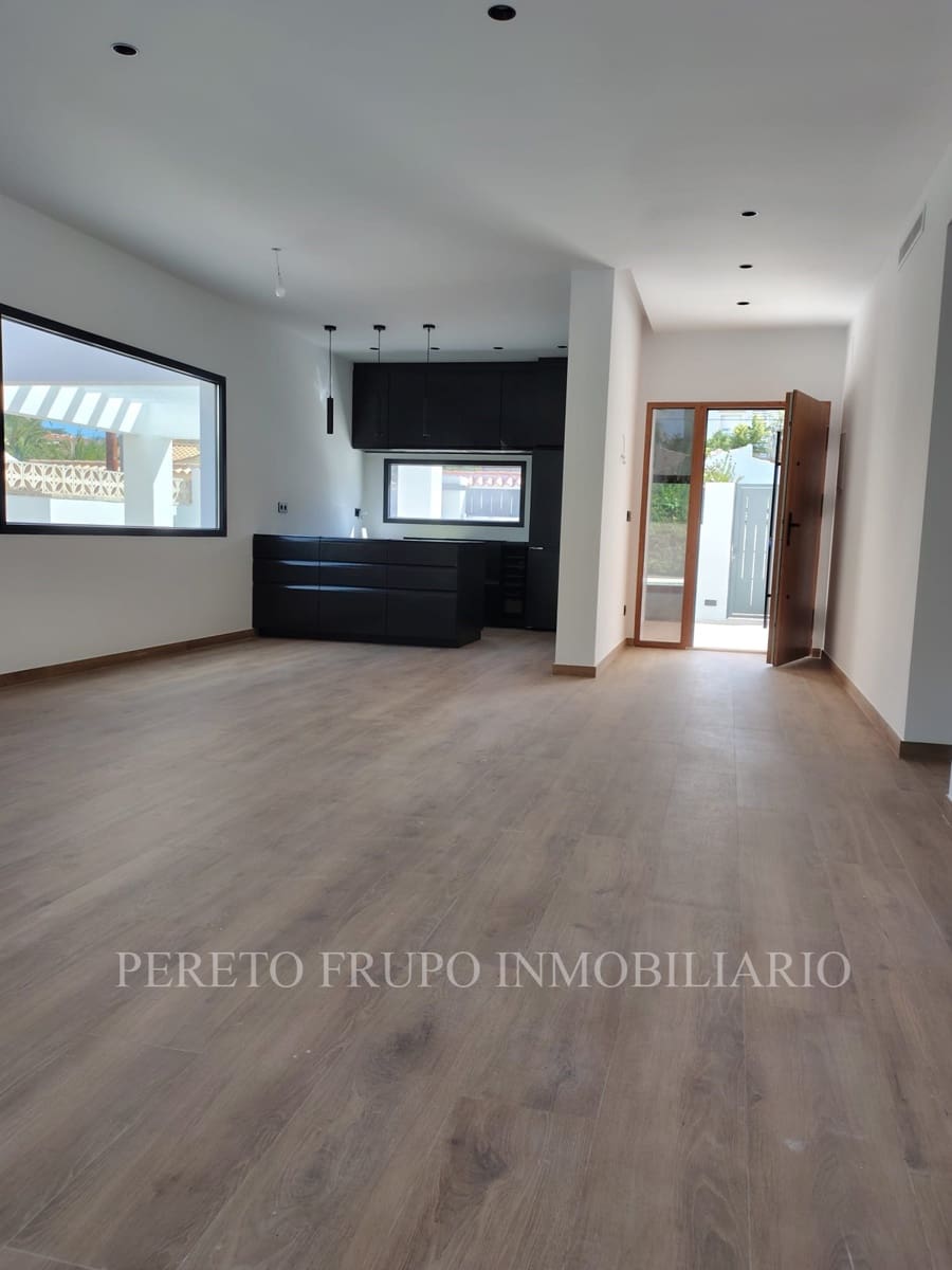 3 bedroom Villa for sale in Denia with pool garage - € 1,090,000 (Ref: 9511369)