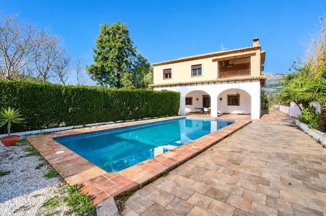 5 Zimmer Villa zu verkaufen in Orba mit Pool Garage - 690.000 € (Ref: 9528994)