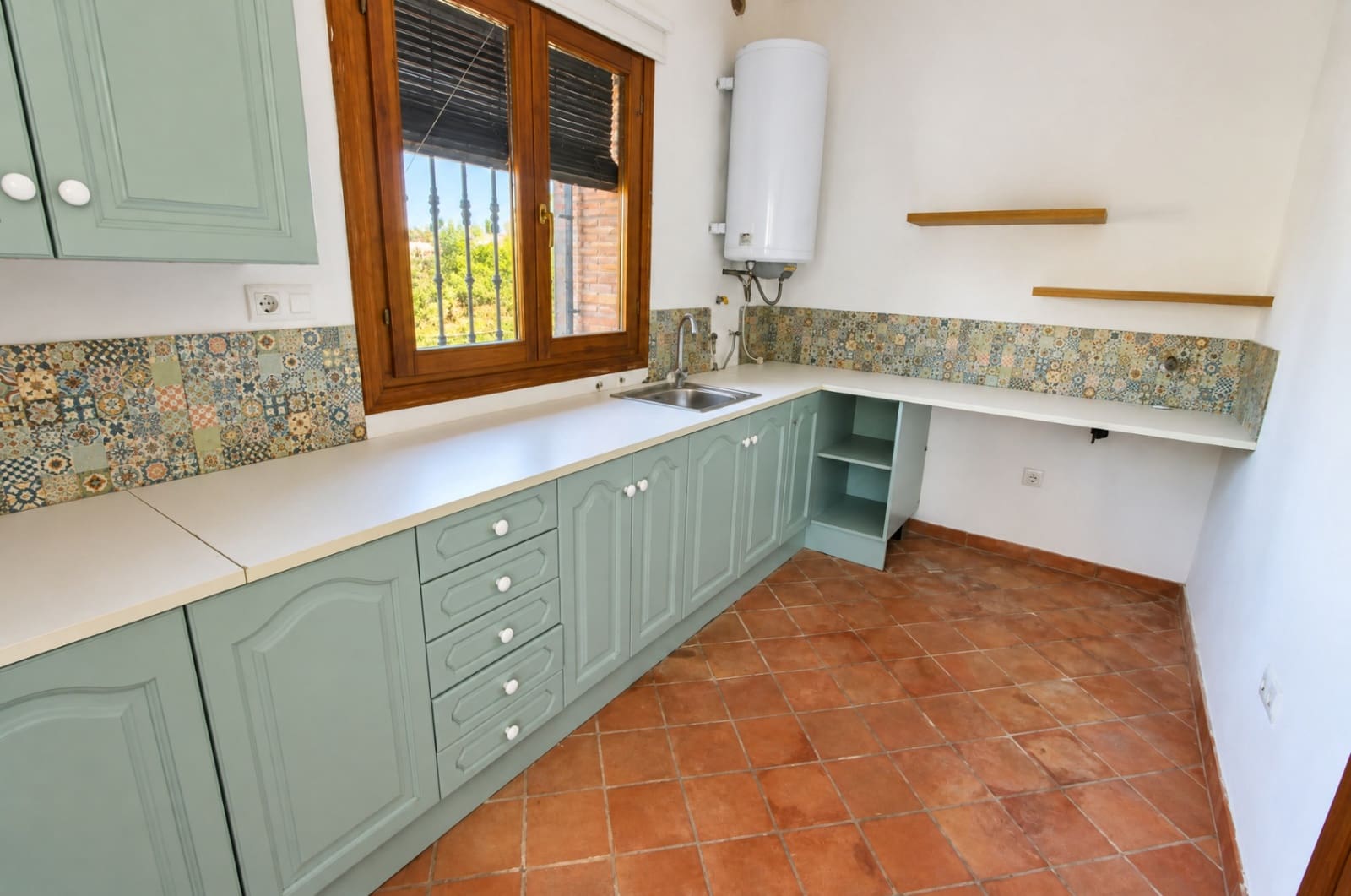 5 bedroom Villa for sale in Orba with pool garage - € 690,000 (Ref: 9528994)