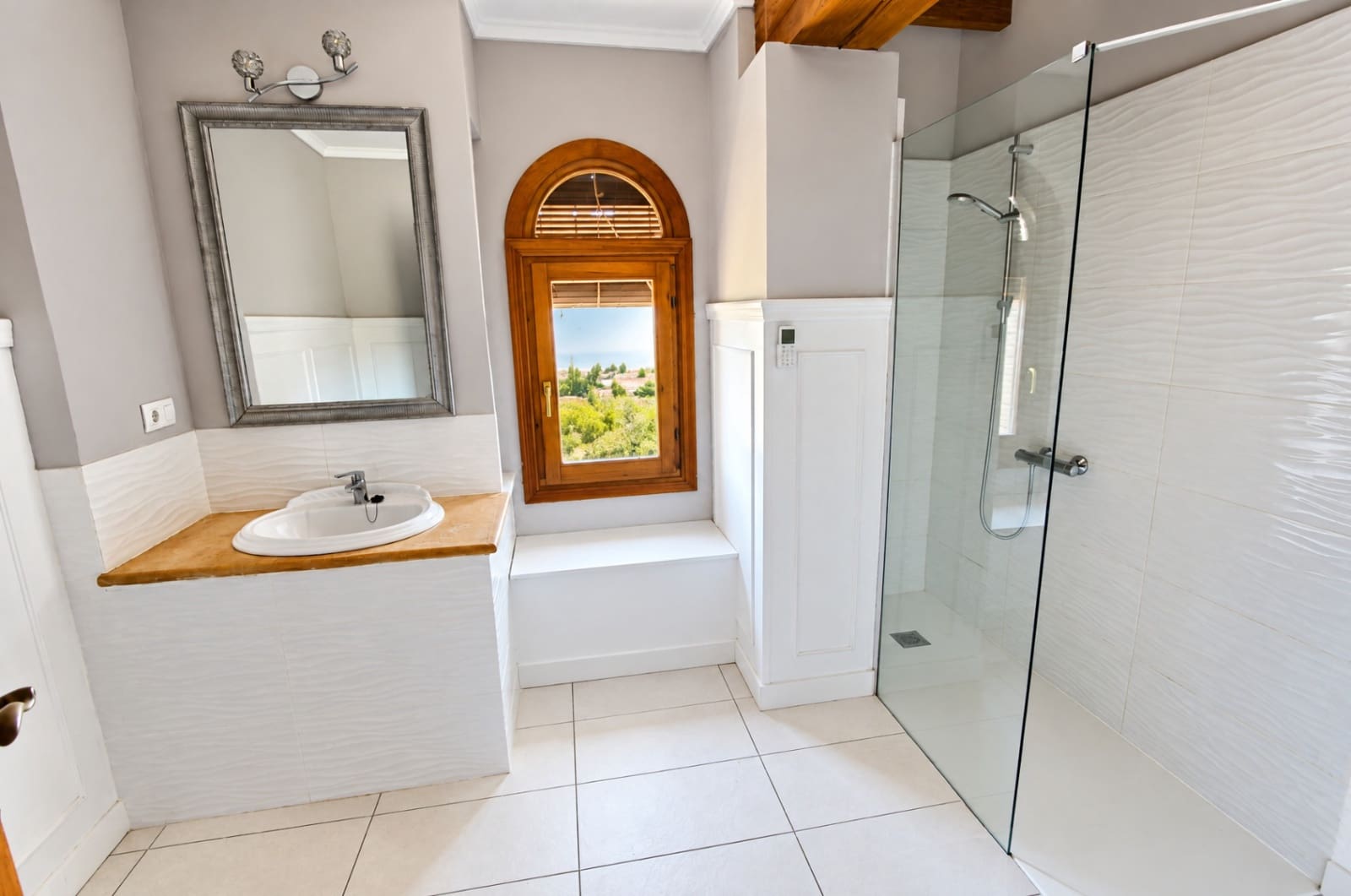 5 bedroom Villa for sale in Orba with pool garage - € 690,000 (Ref: 9528994)