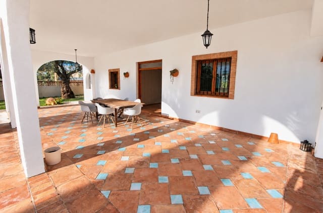 5 Zimmer Villa zu verkaufen in Orba mit Pool Garage - 690.000 € (Ref: 9528994)