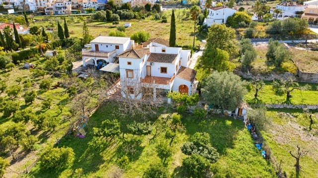 5 Zimmer Villa zu verkaufen in Orba mit Pool Garage - 690.000 € (Ref: 9528994)