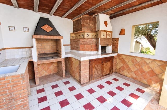 5 Zimmer Villa zu verkaufen in Orba mit Pool Garage - 690.000 € (Ref: 9528994)