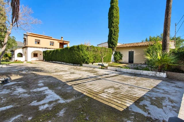 5 Zimmer Villa zu verkaufen in Orba mit Pool Garage - 690.000 € (Ref: 9528994)