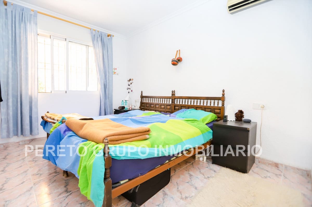 4 bedroom Villa for sale in Denia with pool garage - € 357,000 (Ref: 9606803)