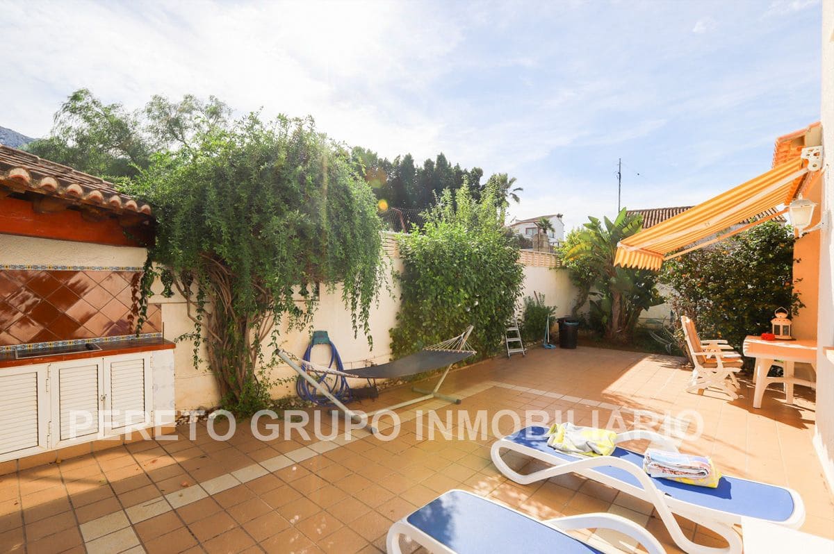 4 bedroom Villa for sale in Denia with pool garage - € 357,000 (Ref: 9606803)