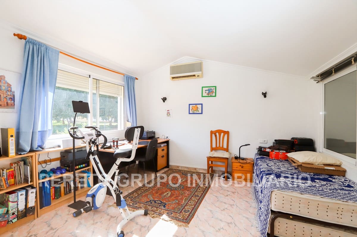 4 bedroom Villa for sale in Denia with pool garage - € 357,000 (Ref: 9606803)