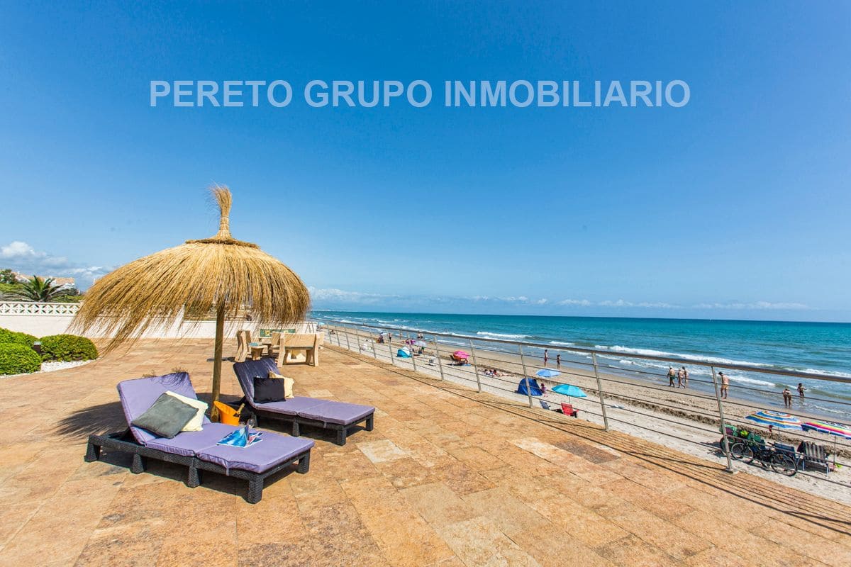 5 makuuhuone Huvila myytävänä paikassa Denia mukana 
autotalli - 2 000 000 € (Ref: 9606810)