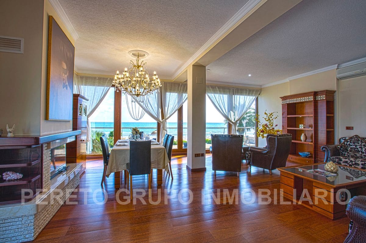 5 makuuhuone Huvila myytävänä paikassa Denia mukana 
autotalli - 2 000 000 € (Ref: 9606810)