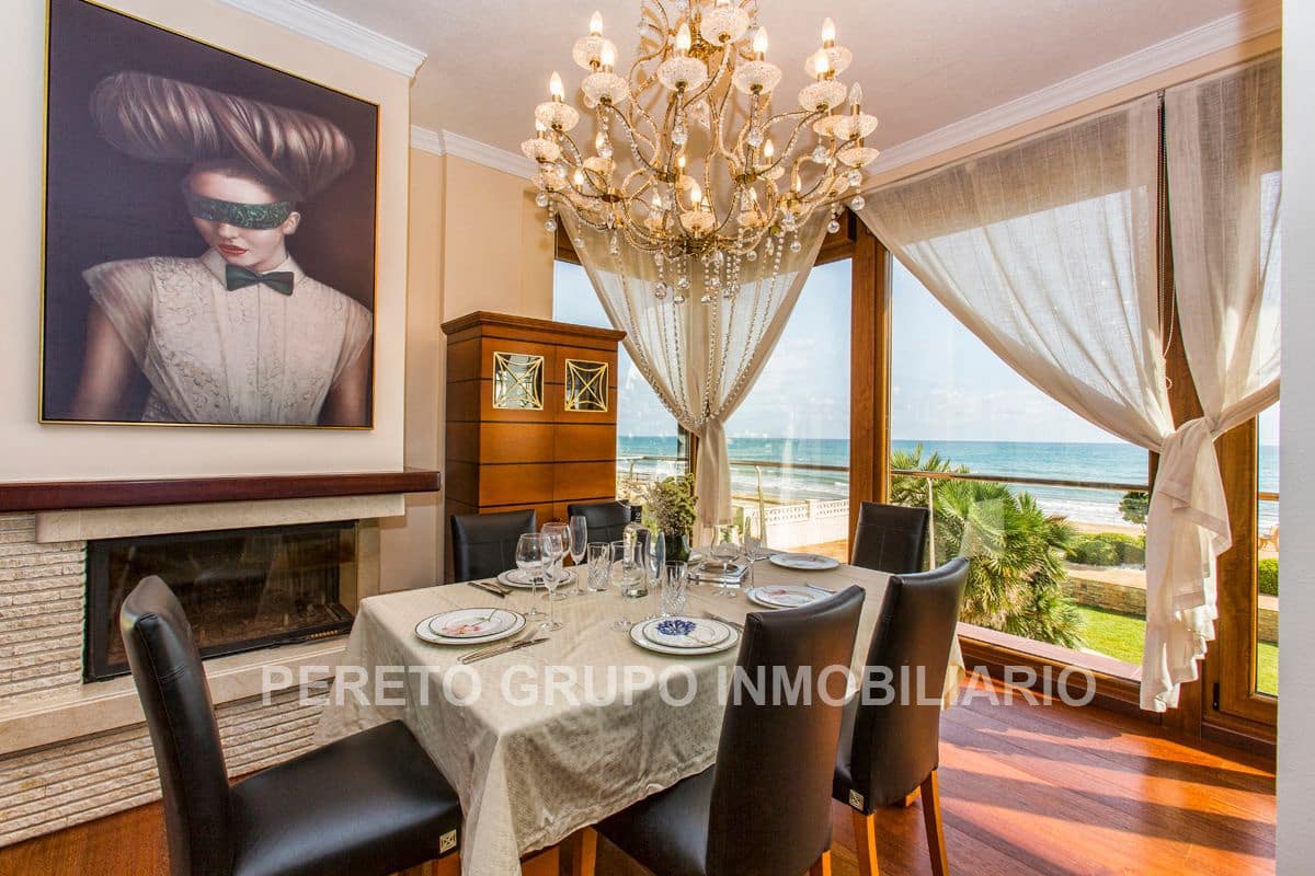 5 makuuhuone Huvila myytävänä paikassa Denia mukana 
autotalli - 2 000 000 € (Ref: 9606810)