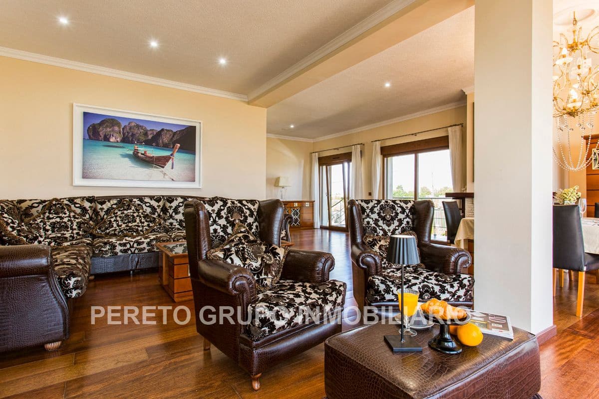 5 makuuhuone Huvila myytävänä paikassa Denia mukana 
autotalli - 2 000 000 € (Ref: 9606810)