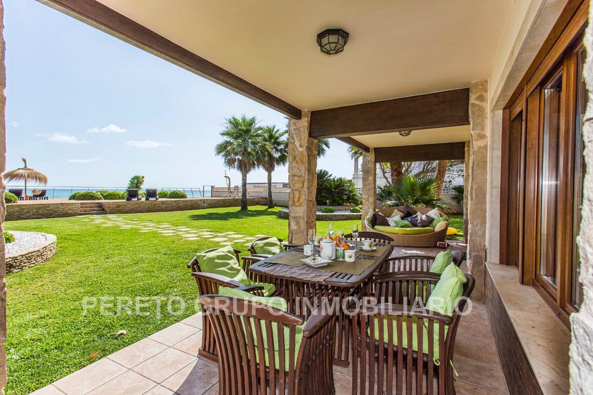 5 makuuhuone Huvila myytävänä paikassa Denia mukana 
autotalli - 2 000 000 € (Ref: 9606810)