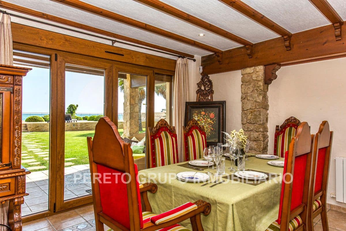 5 makuuhuone Huvila myytävänä paikassa Denia mukana 
autotalli - 2 000 000 € (Ref: 9606810)