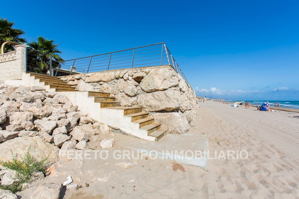 5 makuuhuone Huvila myytävänä paikassa Denia mukana 
autotalli - 2 000 000 € (Ref: 9606810)