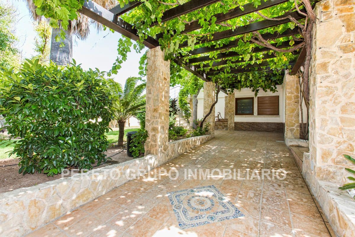 5 makuuhuone Huvila myytävänä paikassa Denia mukana 
autotalli - 2 000 000 € (Ref: 9606810)