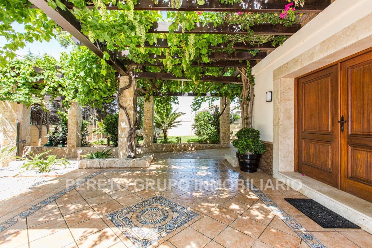 5 makuuhuone Huvila myytävänä paikassa Denia mukana 
autotalli - 2 000 000 € (Ref: 9606810)