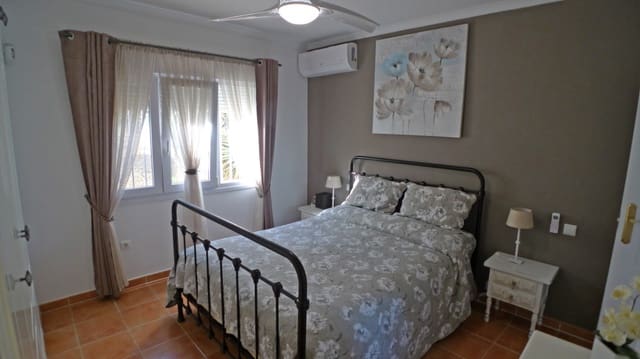 3 soverom Villa til salgs i Orba med svømmebasseng garasje - € 475 000 (Ref: 9609924)