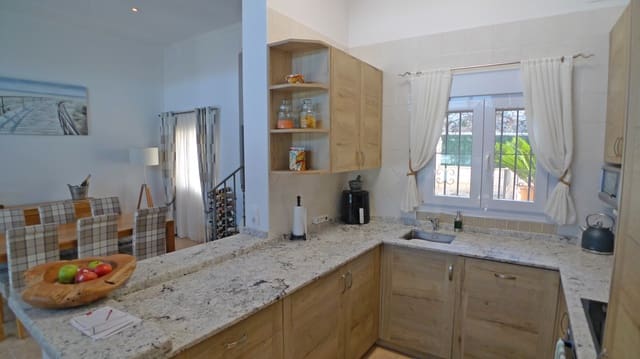 3 soverom Villa til salgs i Orba med svømmebasseng garasje - € 475 000 (Ref: 9609924)