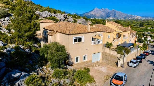 Chalet de 4 habitaciones en Tormos en venta con garaje - 410.000 € (Ref: 9640939)