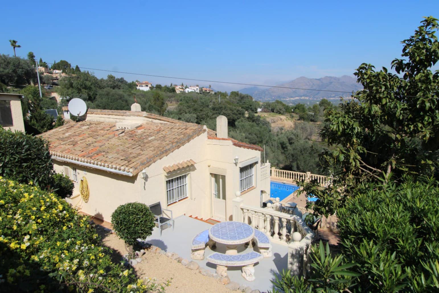 3 Zimmer Villa zu verkaufen in Orba mit Pool Garage - 485.000 € (Ref: 9646356)