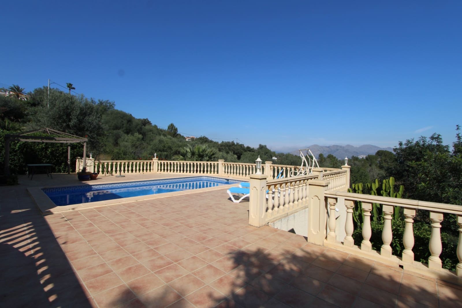 3 Zimmer Villa zu verkaufen in Orba mit Pool Garage - 485.000 € (Ref: 9646356)