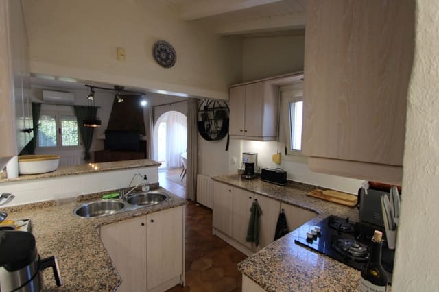 3 Zimmer Villa zu verkaufen in Orba mit Pool Garage - 485.000 € (Ref: 9646356)