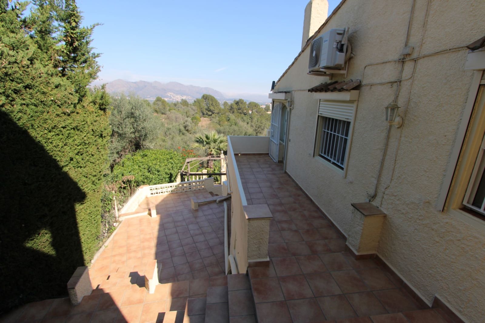 3 Zimmer Villa zu verkaufen in Orba mit Pool Garage - 485.000 € (Ref: 9646356)