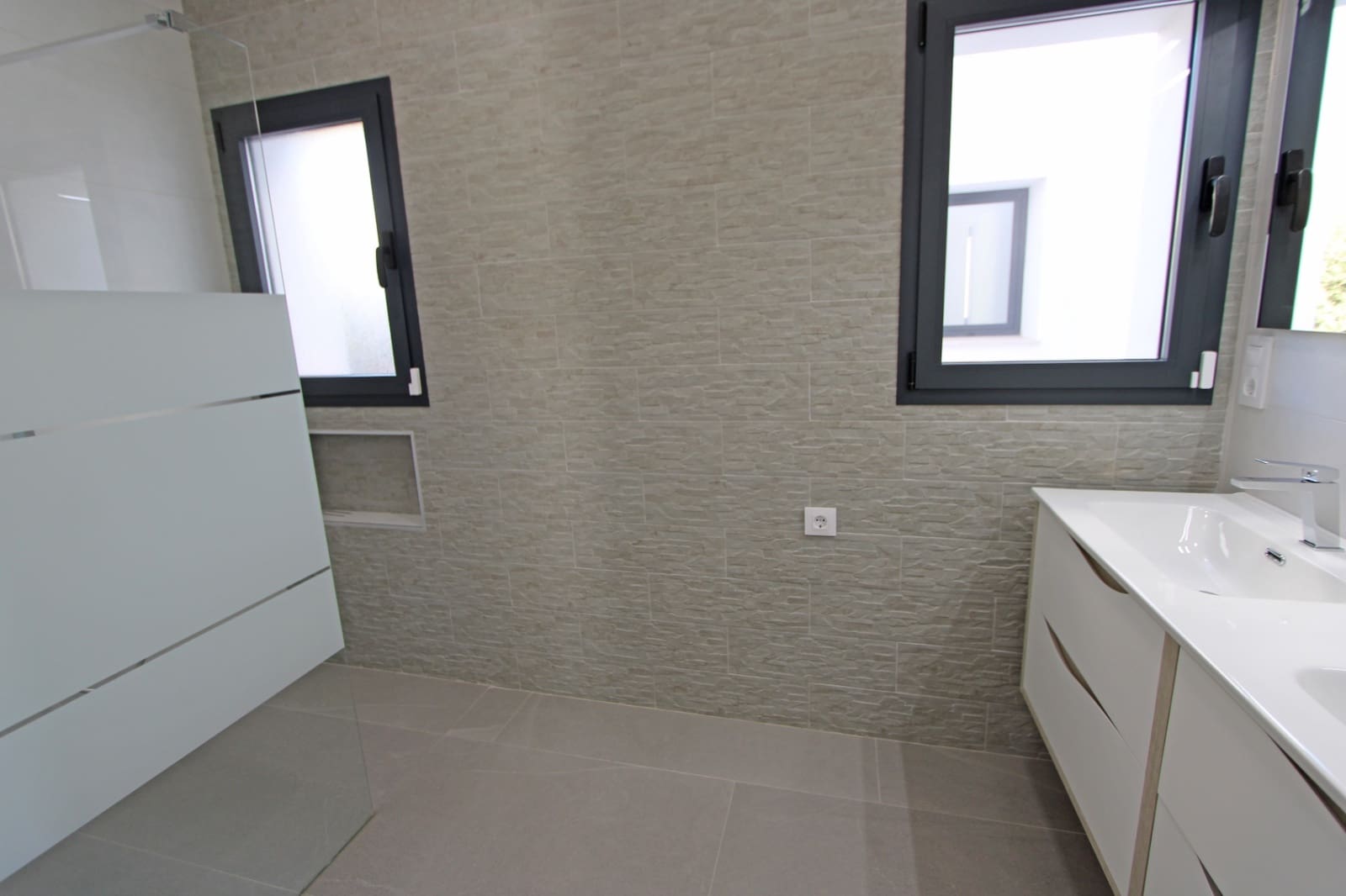 3 Zimmer Villa zu verkaufen in Orba mit Pool Garage - 1.400.000 € (Ref: 9646357)