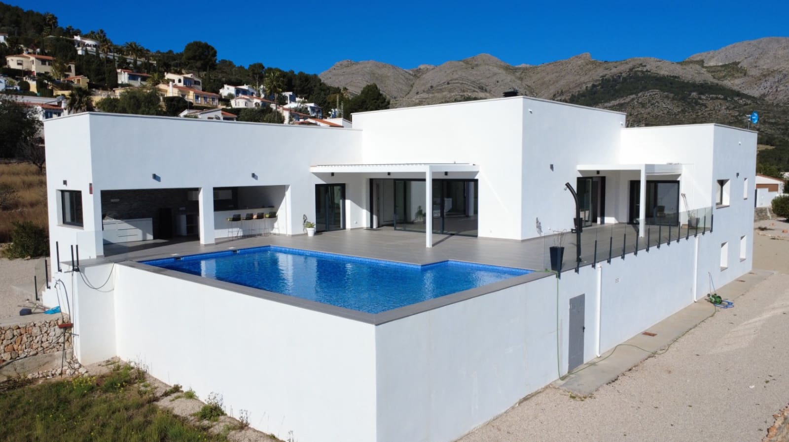 3 Zimmer Villa zu verkaufen in Orba mit Pool Garage - 1.400.000 € (Ref: 9646357)