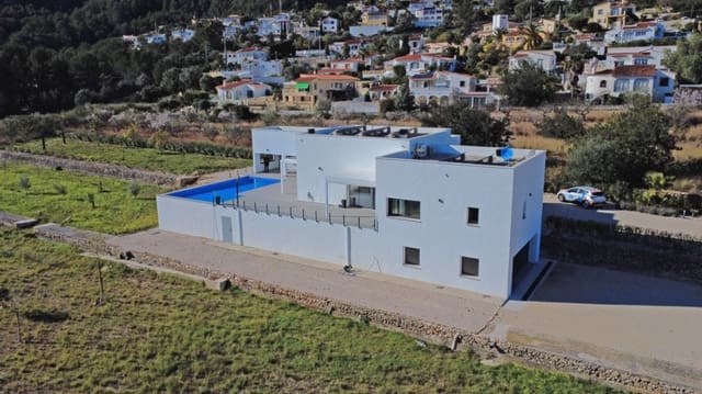 3 Zimmer Villa zu verkaufen in Orba mit Pool Garage - 1.400.000 € (Ref: 9646357)