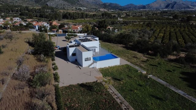 3 soveværelse Villa til salg i Orba med swimmingpool garage - € 1.400.000 (Ref: 9646357)