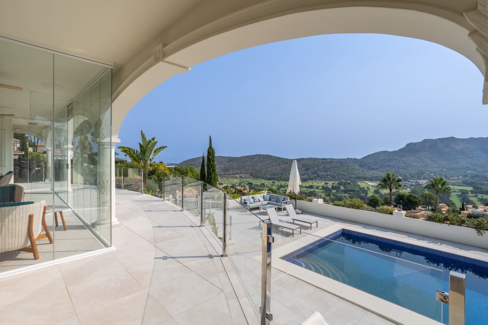 4 bedroom Villa for sale in Pedreguer with pool - € 1,250,000 (Ref: 9714169)