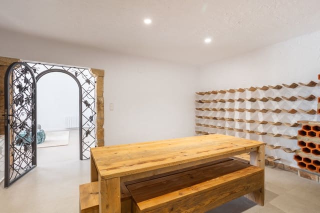 4 bedroom Villa for sale in Pedreguer with pool - € 1,250,000 (Ref: 9714169)