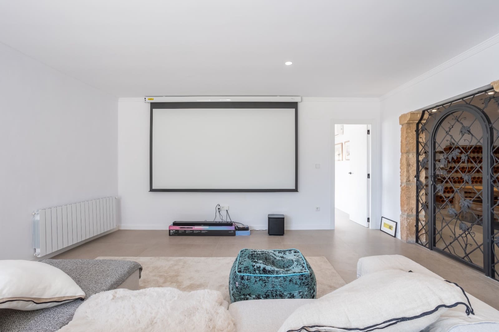 4 bedroom Villa for sale in Pedreguer with pool - € 1,250,000 (Ref: 9714169)