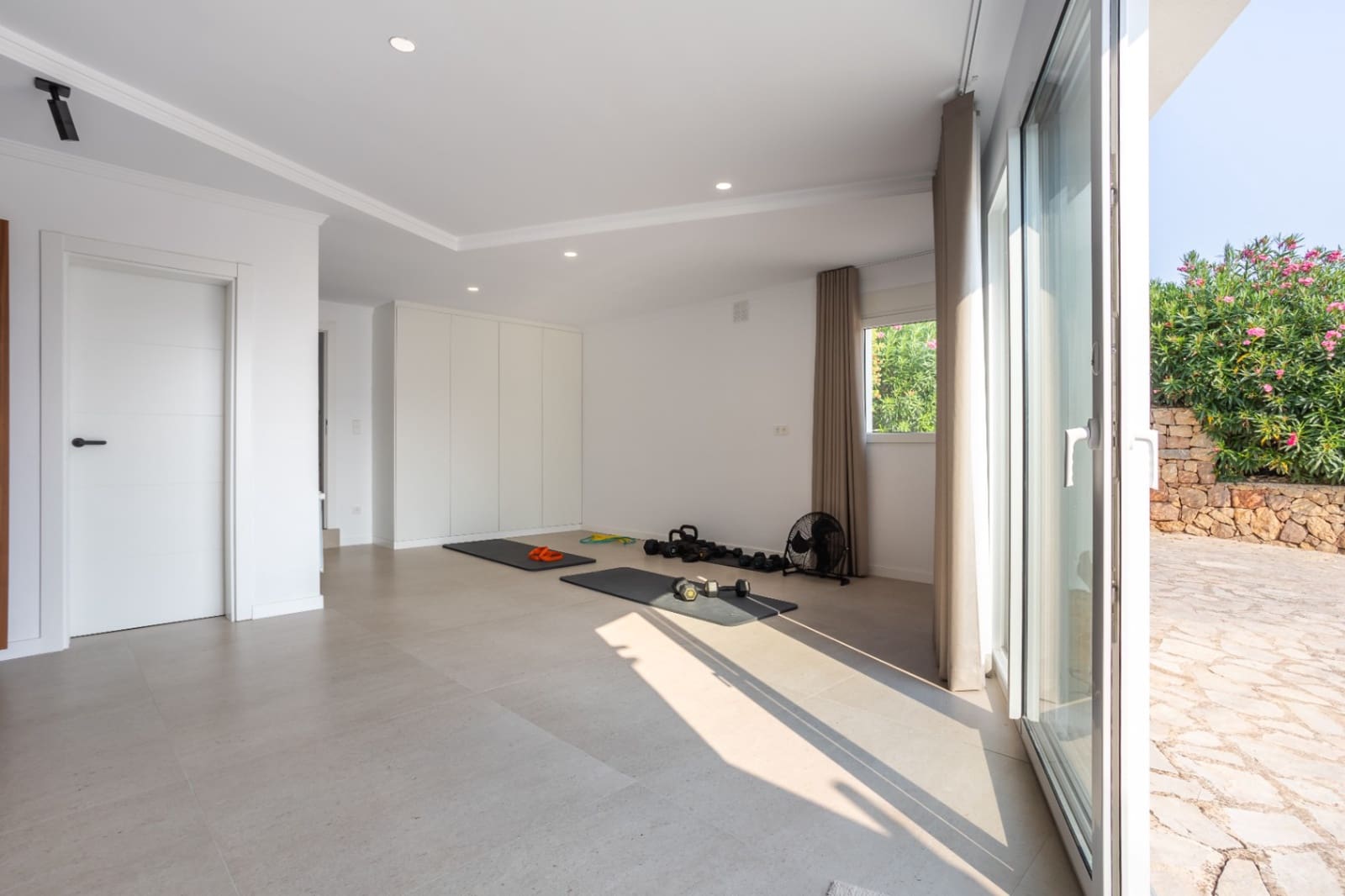 4 bedroom Villa for sale in Pedreguer with pool - € 1,250,000 (Ref: 9714169)