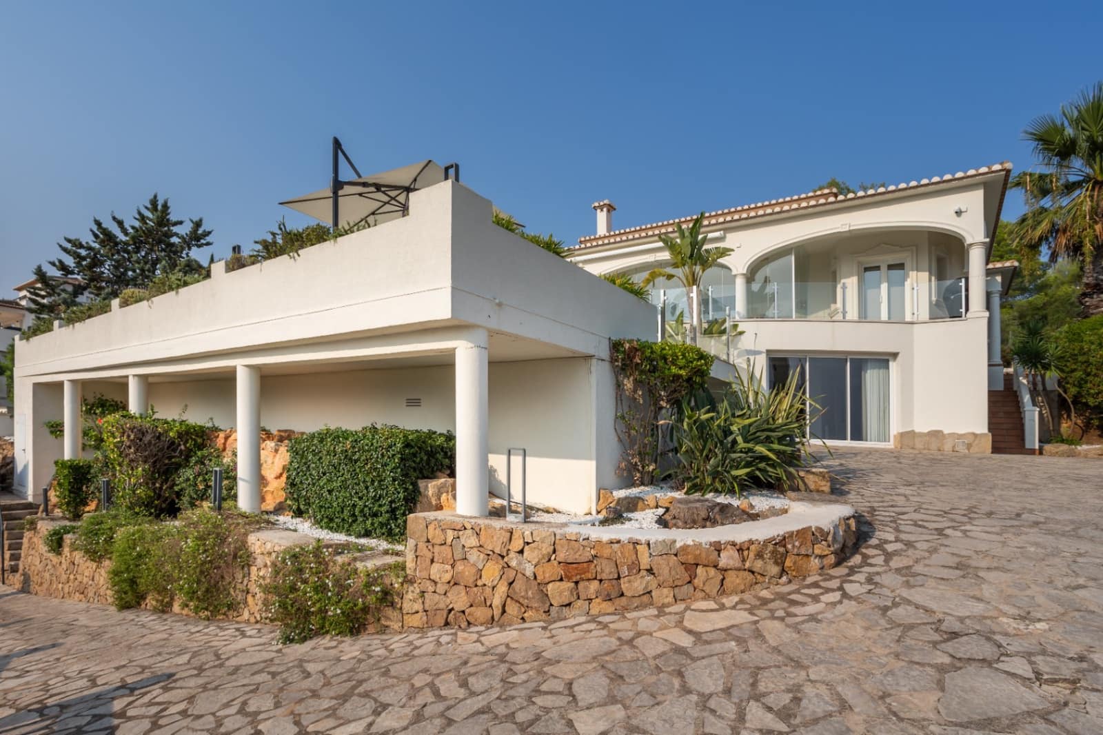 4 bedroom Villa for sale in Pedreguer with pool - € 1,250,000 (Ref: 9714169)