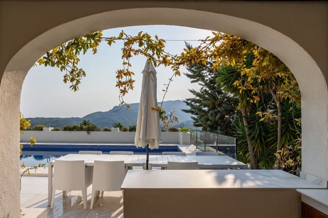 4 bedroom Villa for sale in Pedreguer with pool - € 1,250,000 (Ref: 9714169)