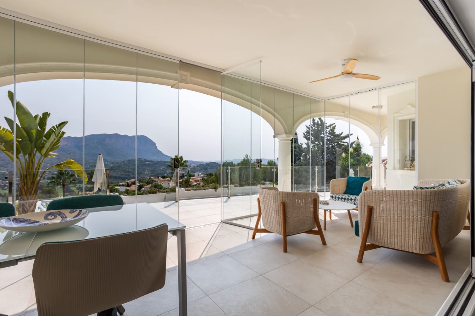 4 bedroom Villa for sale in Pedreguer with pool - € 1,250,000 (Ref: 9714169)