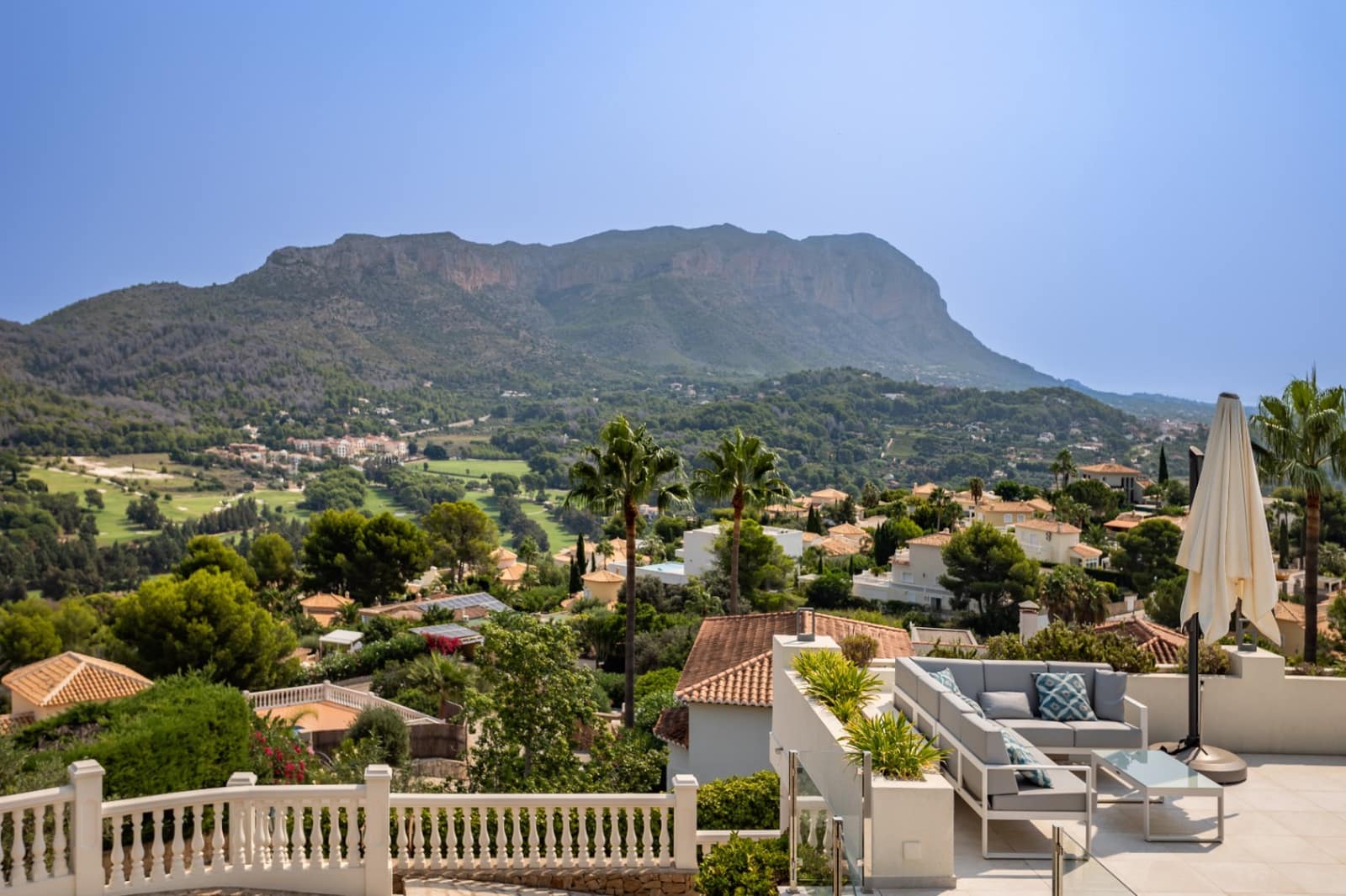 4 bedroom Villa for sale in Pedreguer with pool - € 1,250,000 (Ref: 9714169)