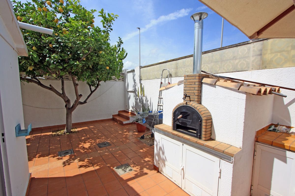 4 bedroom Terraced Villa for sale in Denia with garage - € 385,000 (Ref: 9805663)