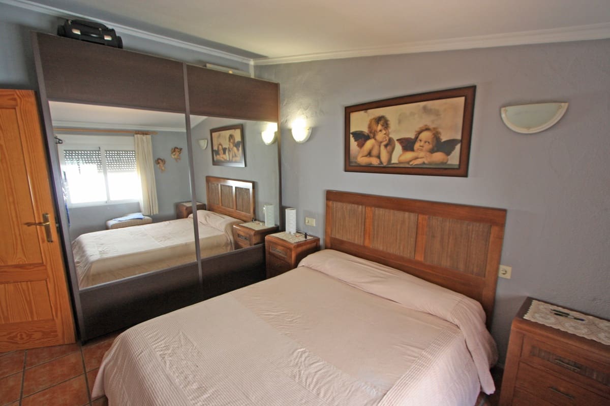 4 bedroom Terraced Villa for sale in Denia with garage - € 385,000 (Ref: 9805663)