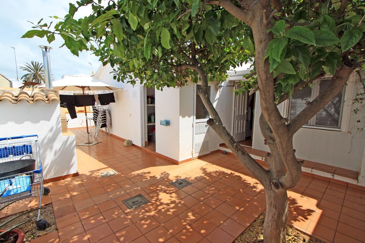 4 bedroom Terraced Villa for sale in Denia with garage - € 385,000 (Ref: 9805663)