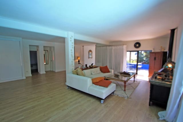 11 soverom Villa til salgs i Sagra med svømmebasseng garasje - € 1 990 000 (Ref: 9816484)