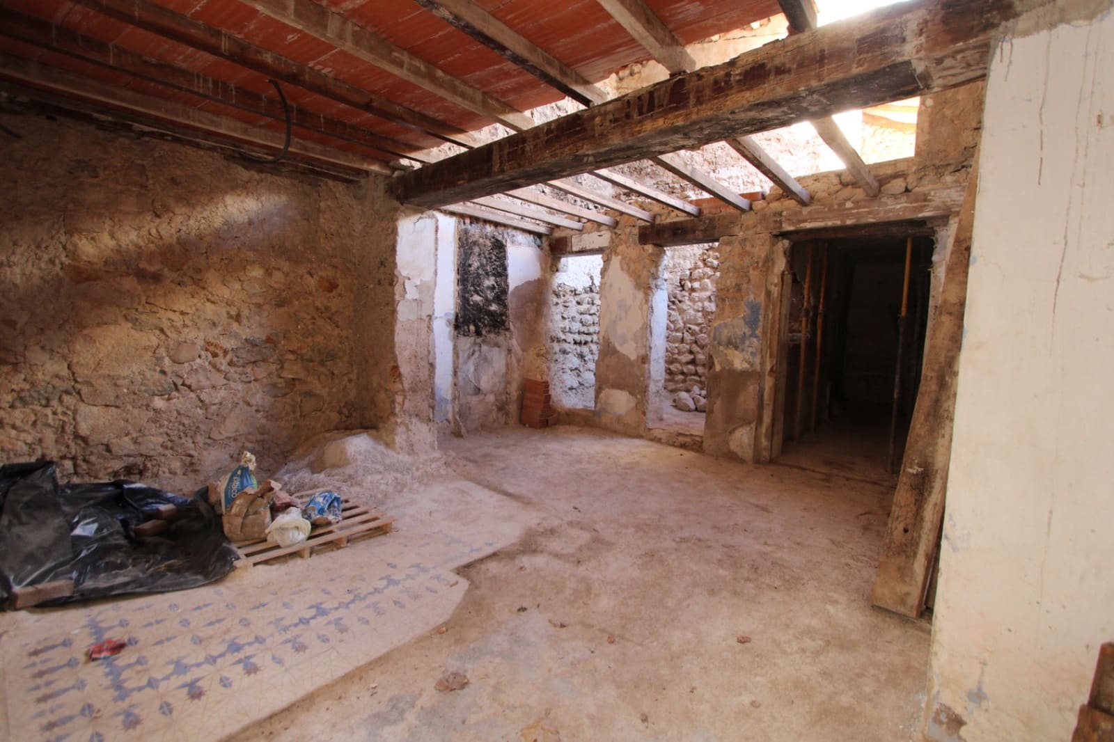 Townhouse for sale in Sagra - € 90,000 (Ref: 9823122)