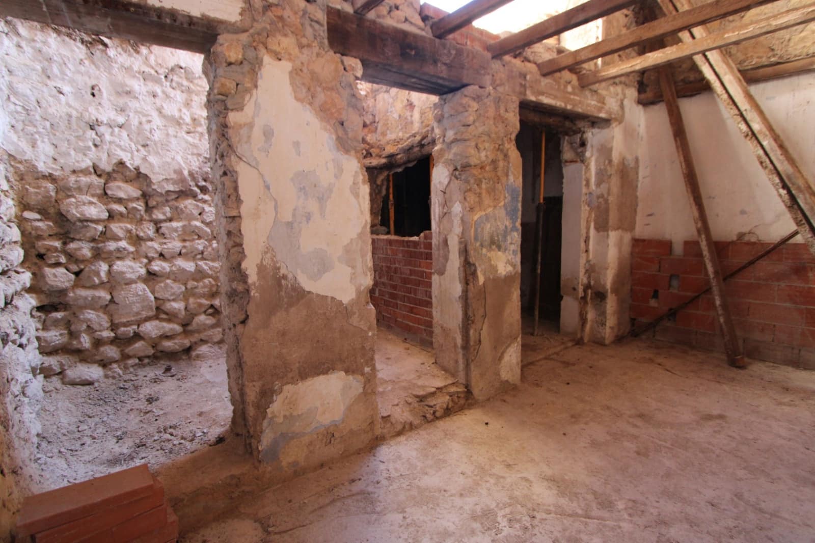 Townhouse for sale in Sagra - € 90,000 (Ref: 9823122)