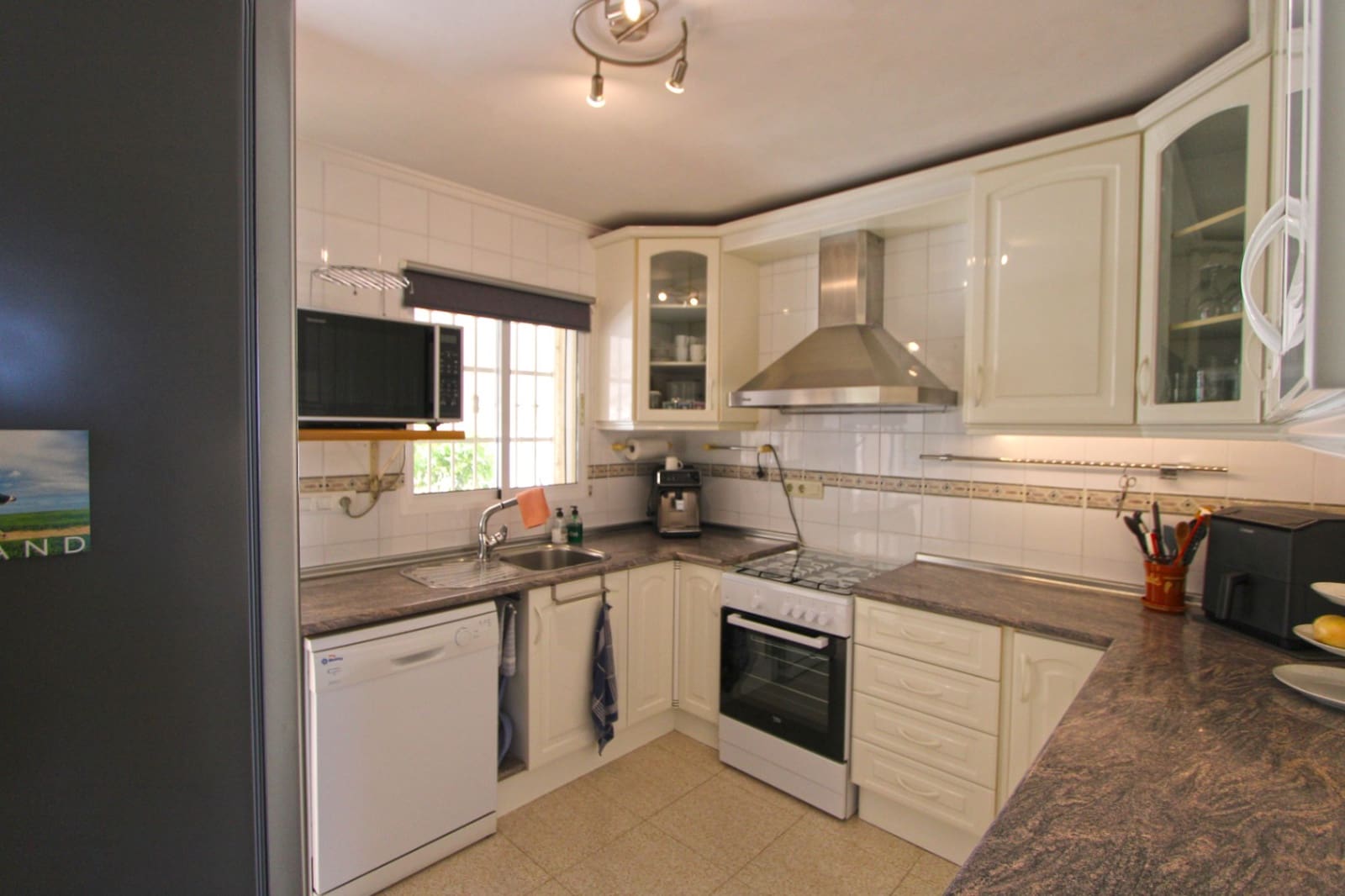 4 sypialnia Willa na sprzedaż w Tormos z garażem - 350 000 € (Ref: 9830357)