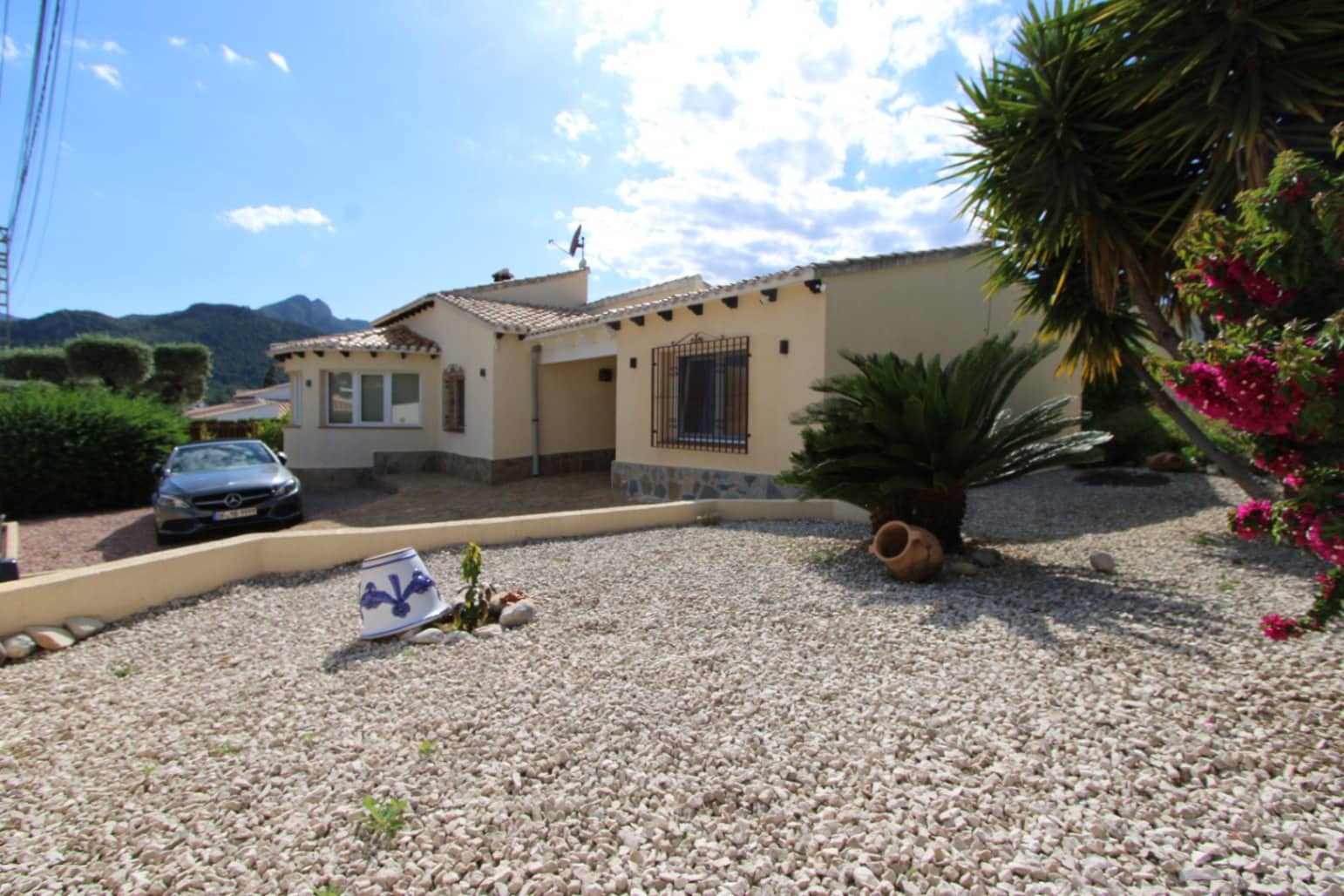 3 soveværelse Villa til salg i Orba med swimmingpool garage - € 475.000 (Ref: 9852995)