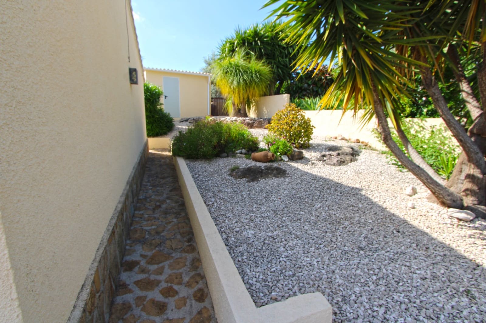 3 soveværelse Villa til salg i Orba med swimmingpool garage - € 475.000 (Ref: 9852995)